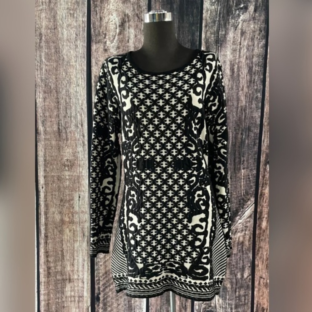 NWOT Simon Chang Black and White Knit Dress